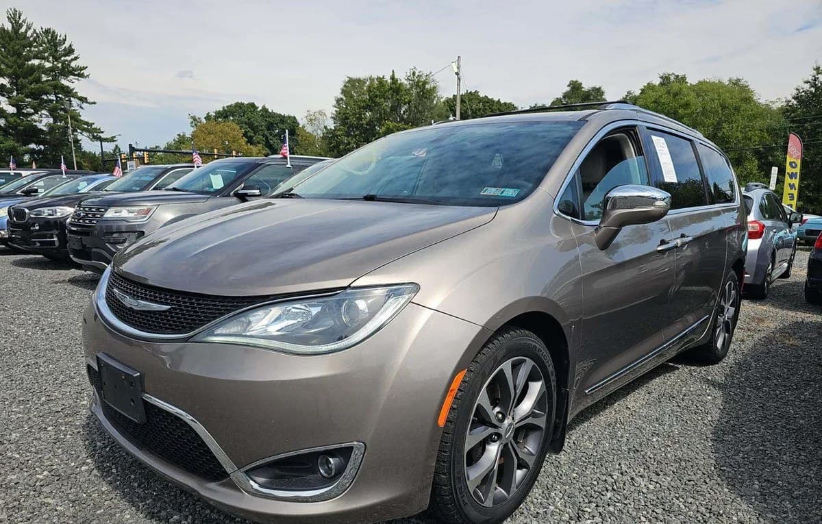 2017 CHRYSLER PACIFICA LIMITED 121.6" WB 2