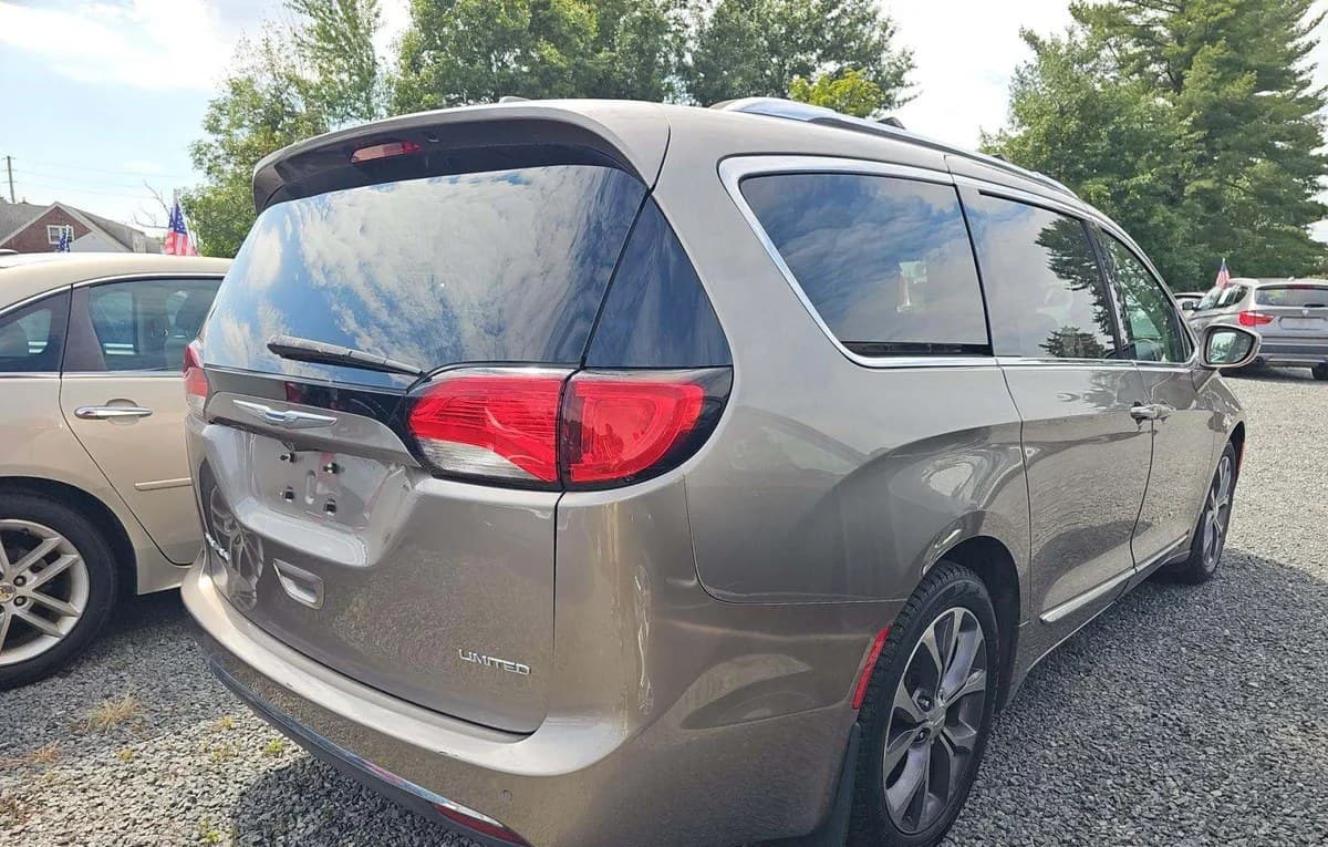 2017 CHRYSLER PACIFICA LIMITED 121.6" WB 4