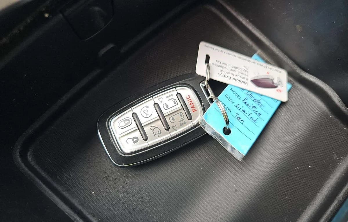 2017 CHRYSLER PACIFICA LIMITED 121.6" WB 5