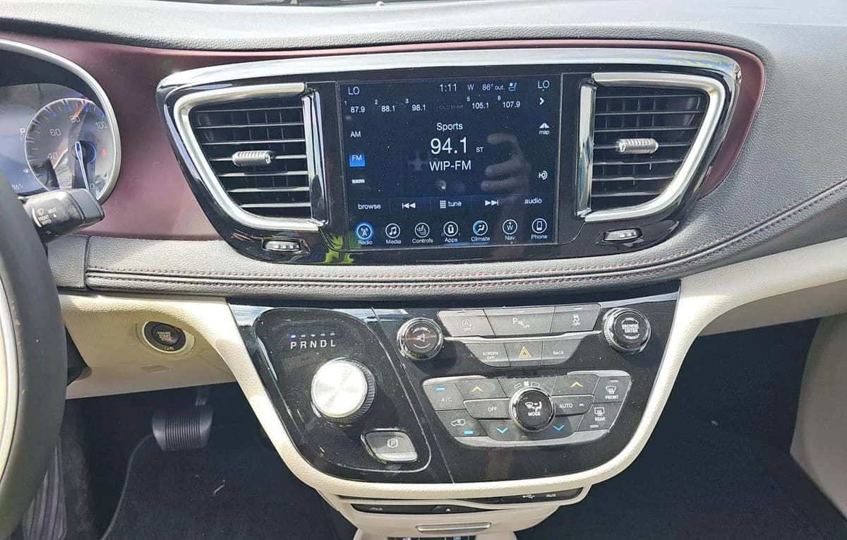 2017 CHRYSLER PACIFICA LIMITED 121.6" WB 7