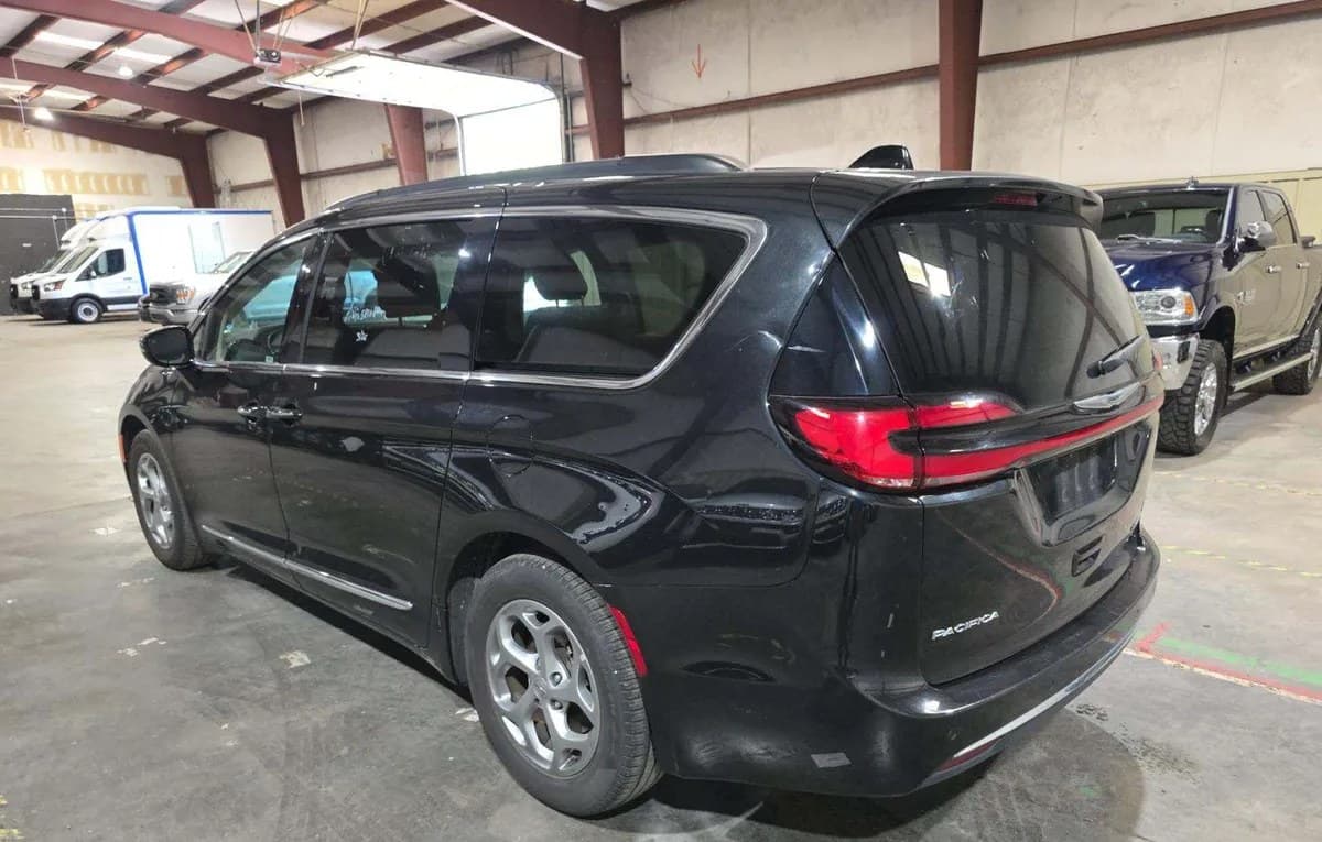 2023 CHRYSLER PACIFICA LIMITED 121.6" WB 3