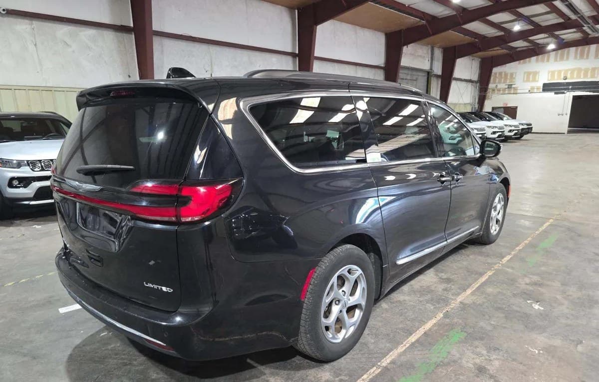 2023 CHRYSLER PACIFICA LIMITED 121.6" WB 4