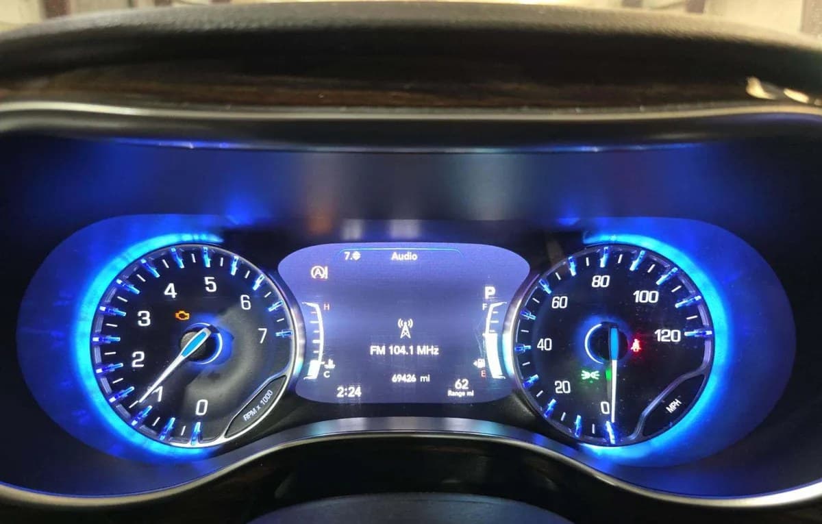 2023 CHRYSLER PACIFICA LIMITED 121.6" WB 6
