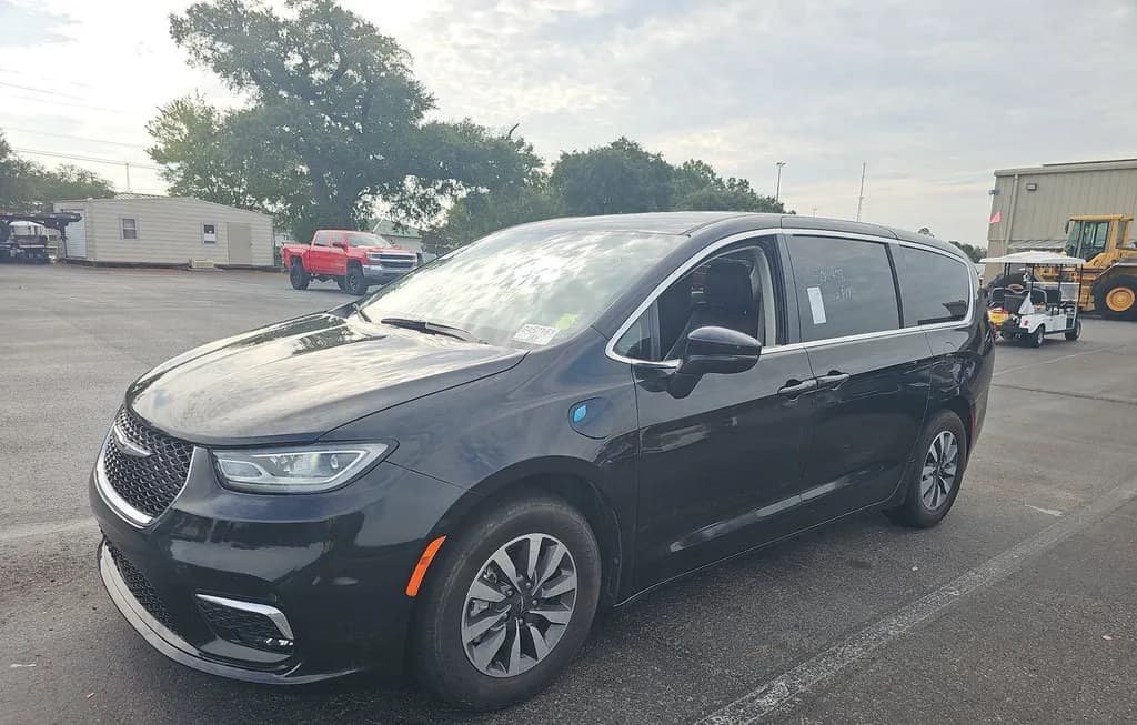 2023 CHRYSLER PACIFICA HYBRID TOURING L 121.6" WB