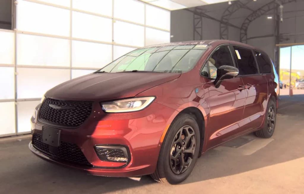 2023 CHRYSLER PACIFICA HYBRID LIMITED 121.6" WB