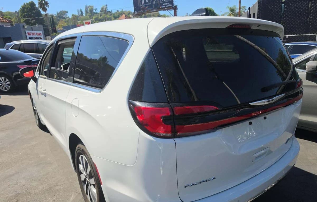 2024 CHRYSLER PACIFICA HYBRID SELECT 121.6" WB 3