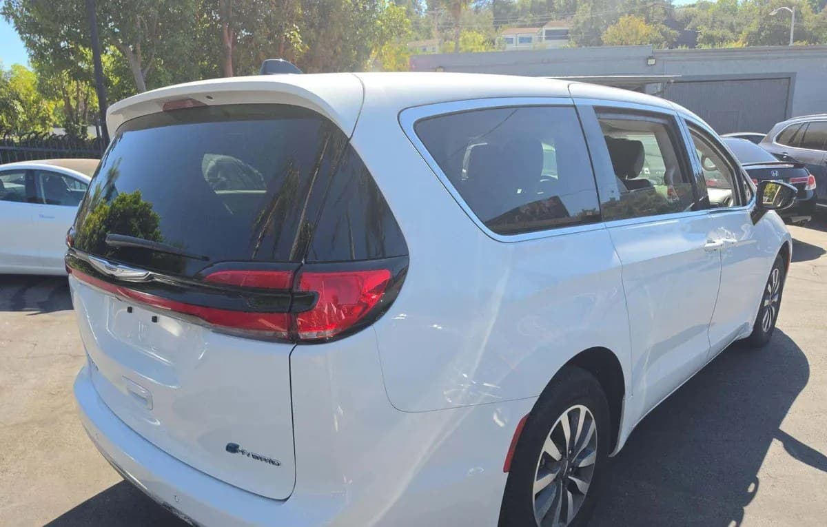 2024 CHRYSLER PACIFICA HYBRID SELECT 121.6" WB 4