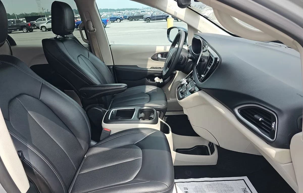 2024 CHRYSLER PACIFICA HYBRID SELECT 121.6" WB 5