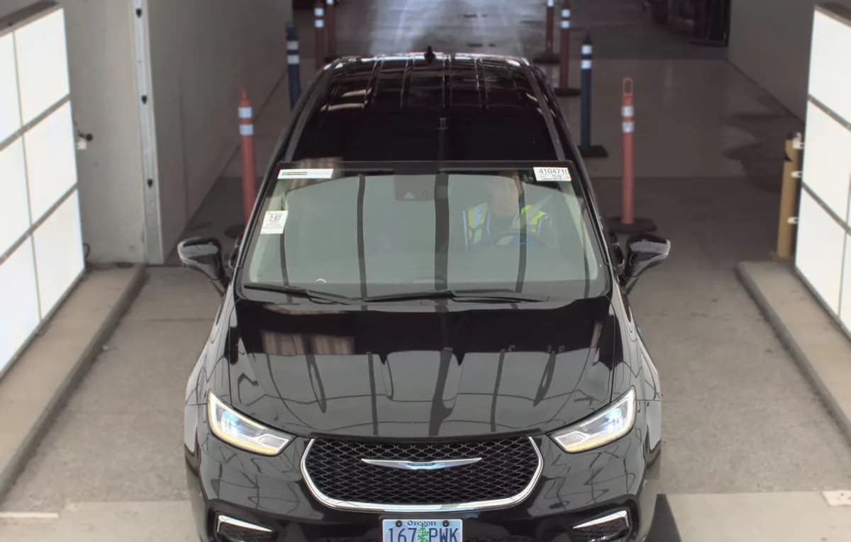 2024 CHRYSLER PACIFICA HYBRID SELECT 121.6" WB 3