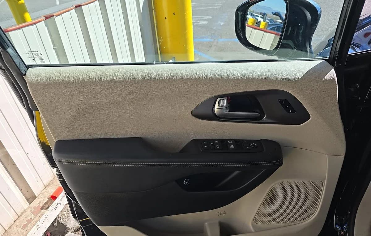 2024 CHRYSLER PACIFICA HYBRID SELECT 121.6" WB 6