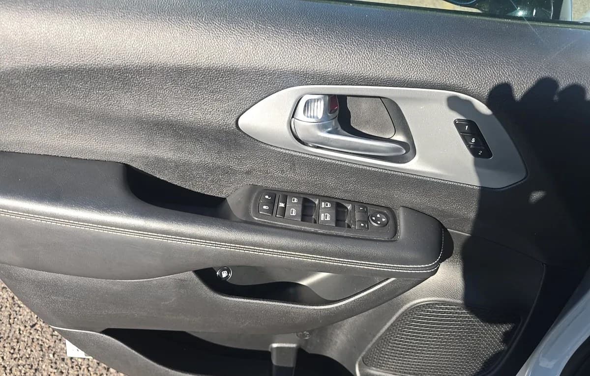 2024 CHRYSLER PACIFICA HYBRID SELECT S APPEARANCE 121.6" WB 6