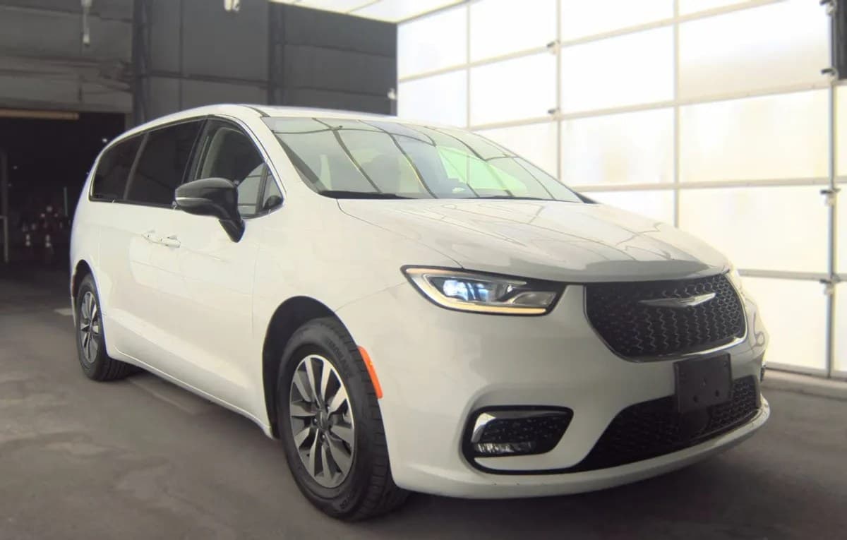 2024 CHRYSLER PACIFICA HYBRID SELECT 121.6" WB 4