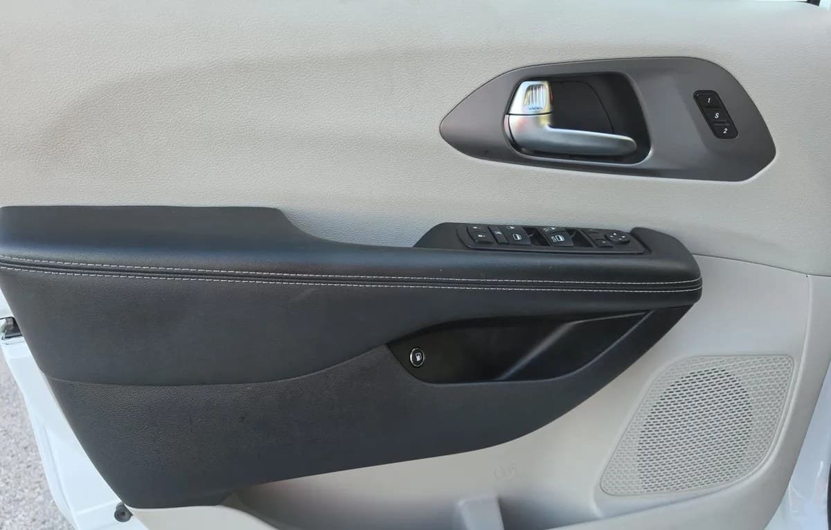 2024 CHRYSLER PACIFICA HYBRID SELECT 121.6" WB 6
