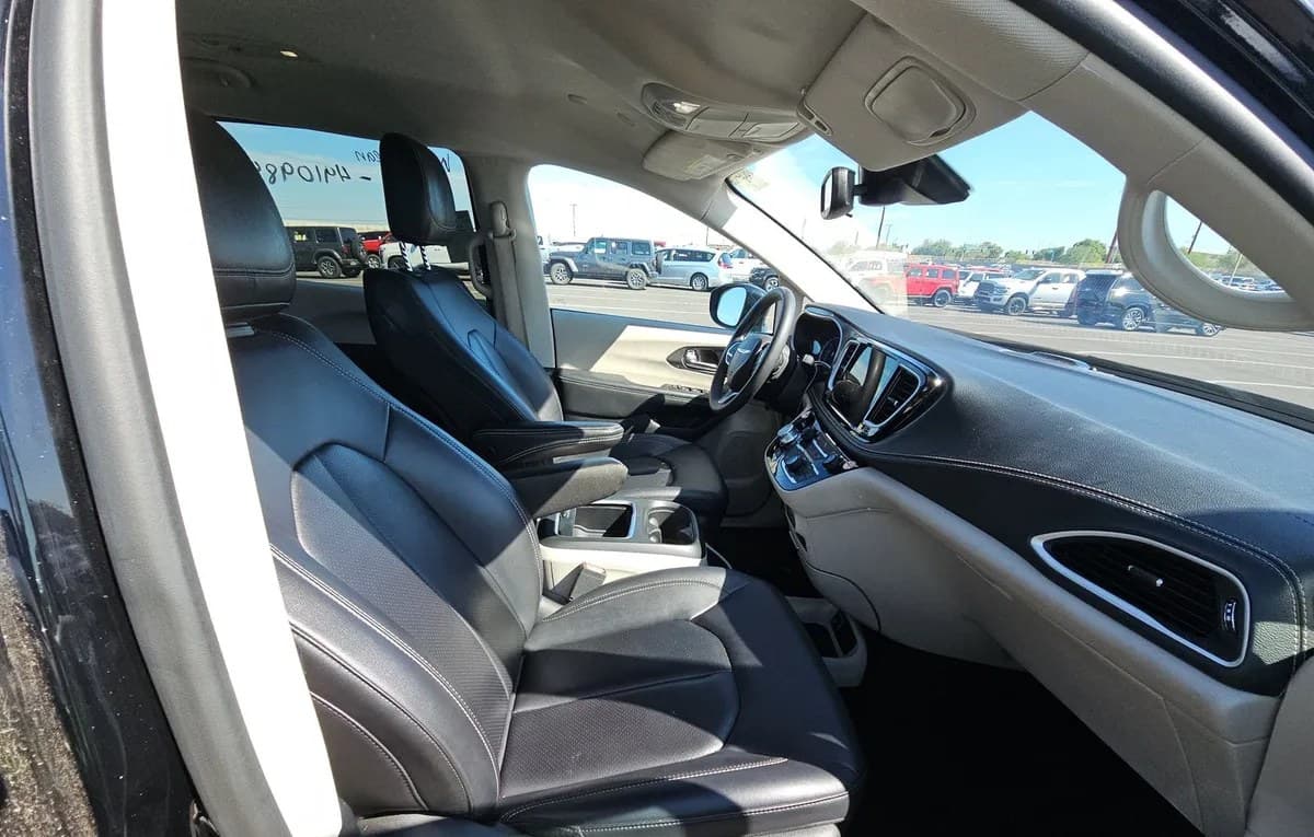 2024 CHRYSLER PACIFICA HYBRID SELECT 121.6" WB 5