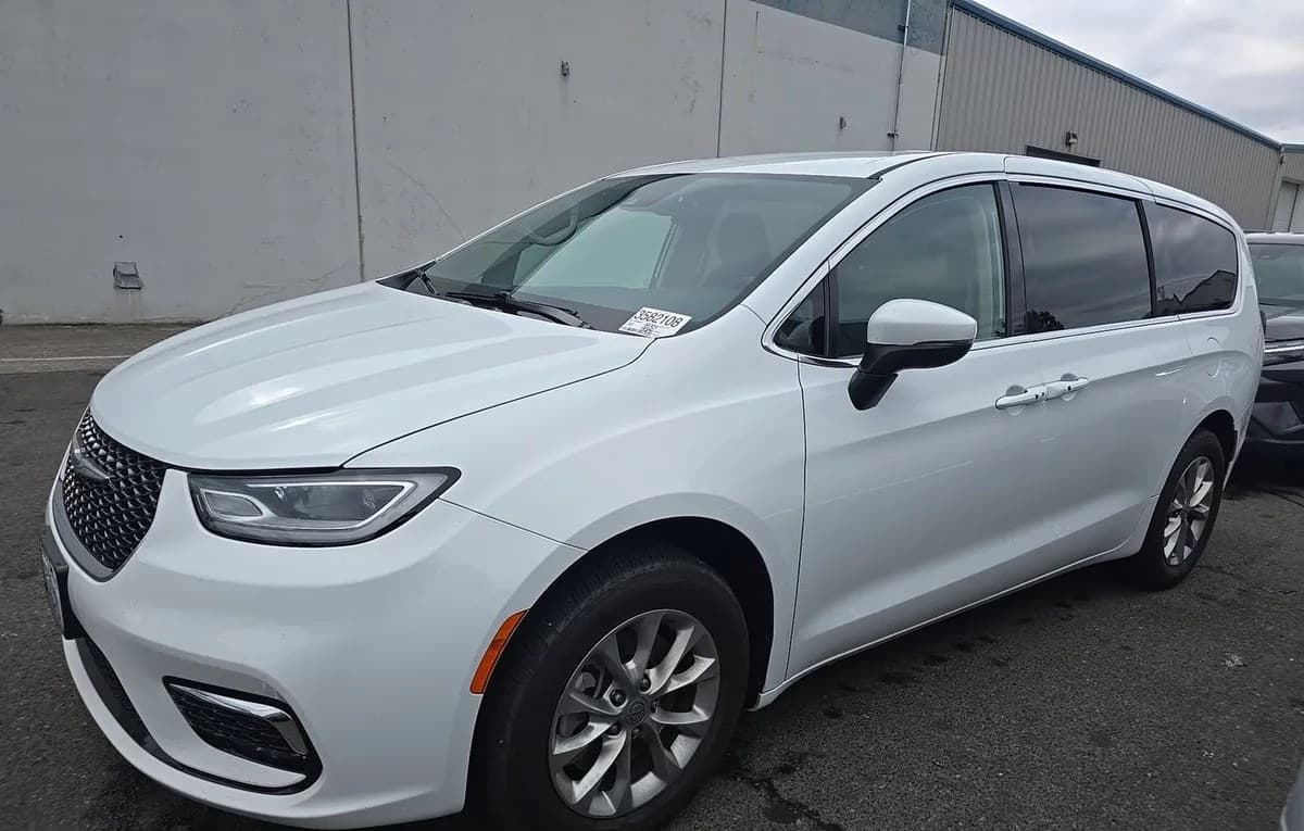 2023 CHRYSLER PACIFICA TOURING L 121.6" WB 2