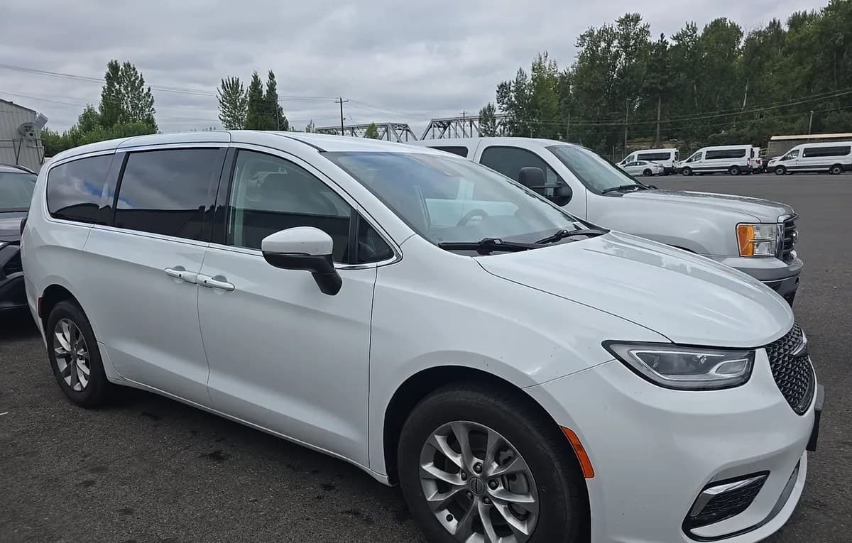 2023 CHRYSLER PACIFICA TOURING L 121.6" WB 4