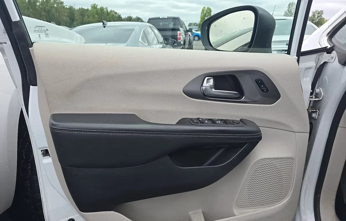 2023 CHRYSLER PACIFICA TOURING L 121.6" WB 6