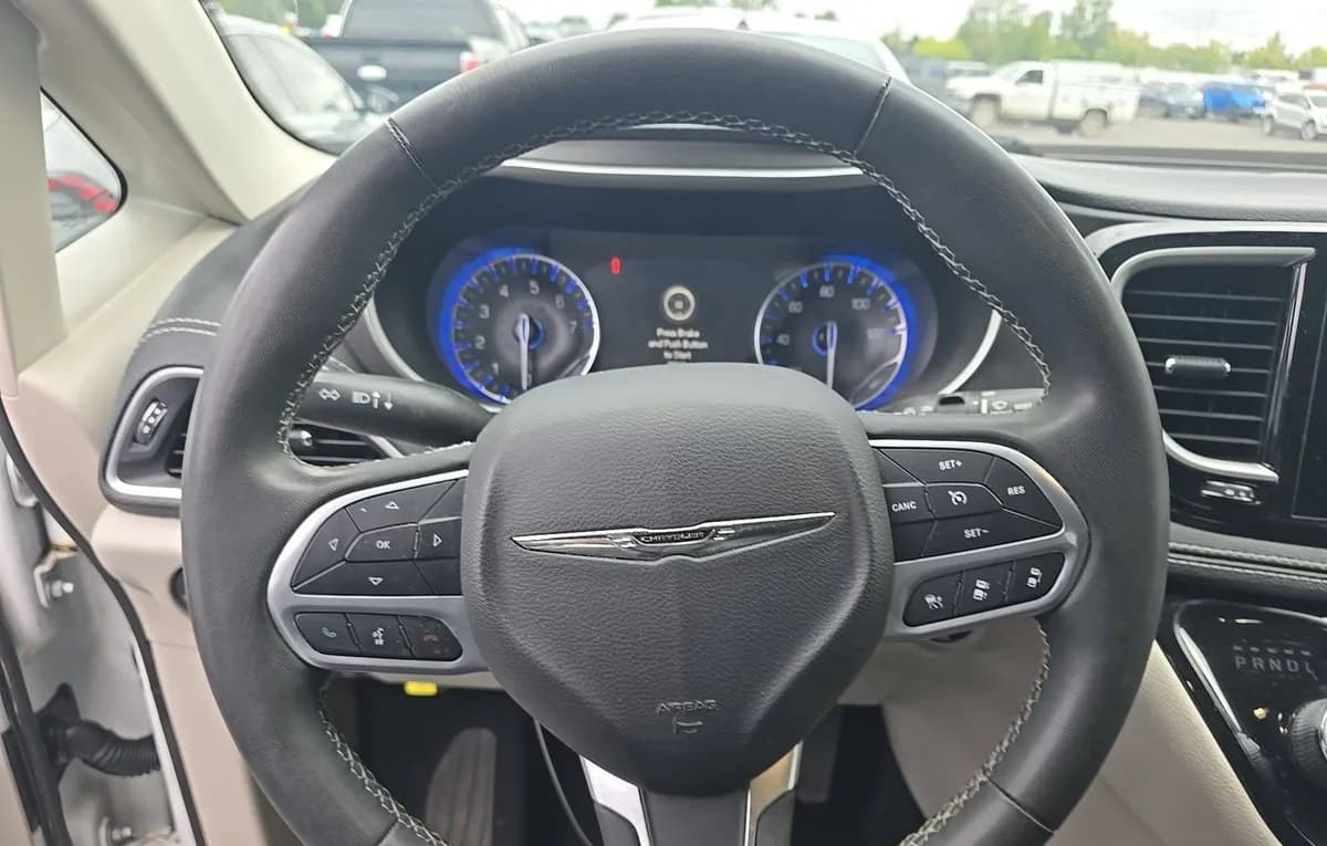 2023 CHRYSLER PACIFICA TOURING L 121.6" WB 7