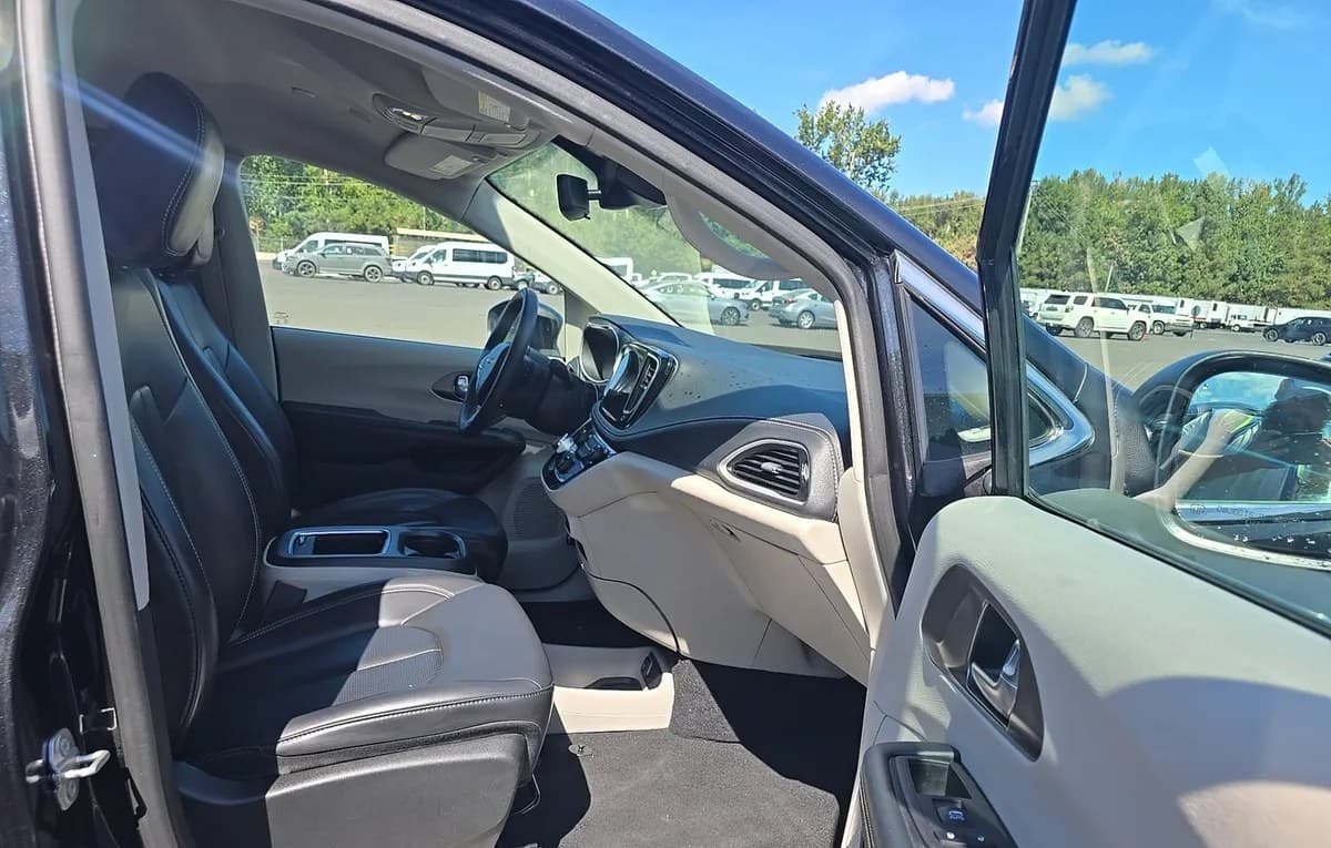 2023 CHRYSLER PACIFICA TOURING L 121.6" WB 5