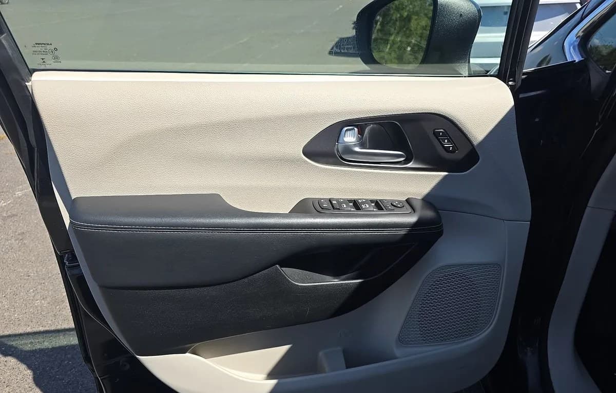 2023 CHRYSLER PACIFICA TOURING L 121.6" WB 6