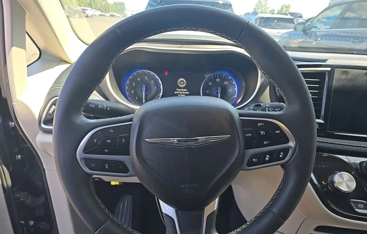 2023 CHRYSLER PACIFICA TOURING L 121.6" WB 7