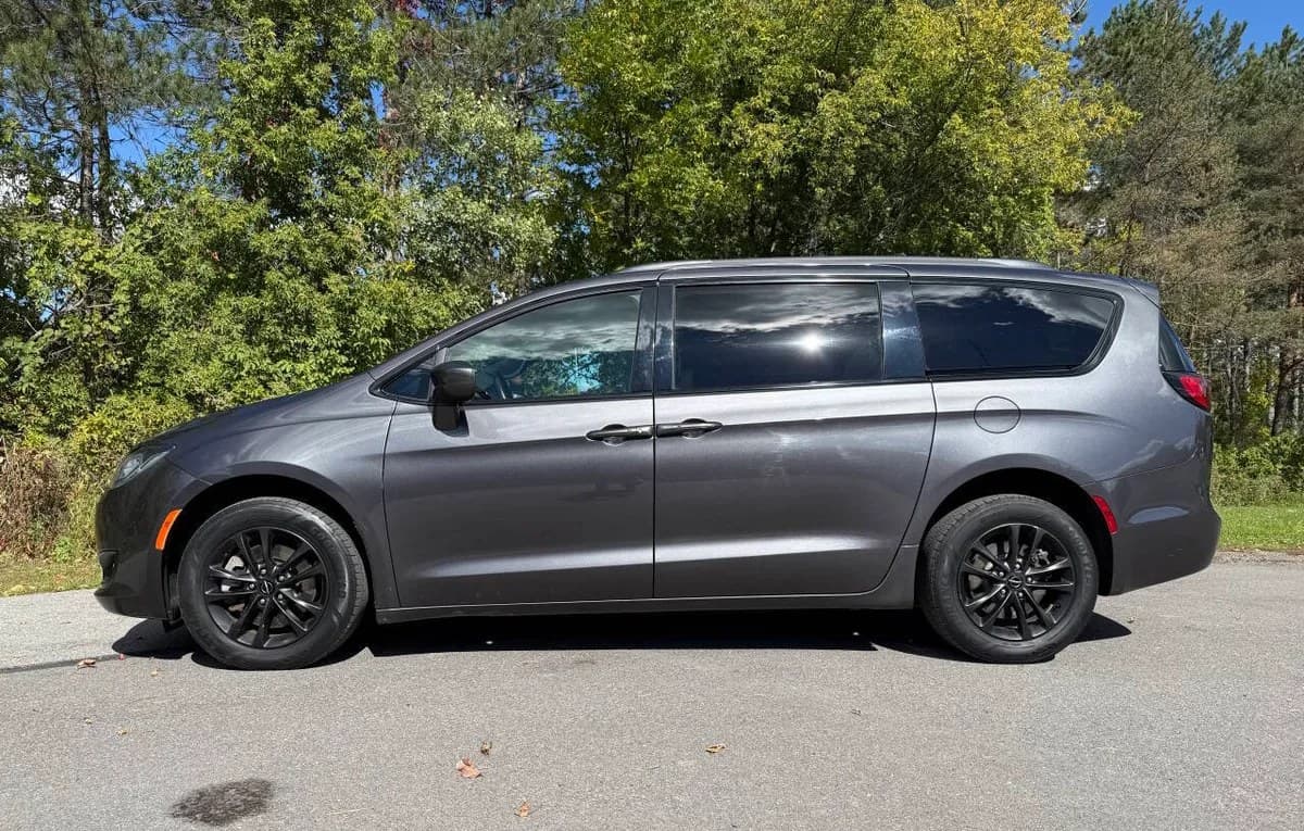2020 CHRYSLER PACIFICA LAUNCH EDITION 121.6" WB 3