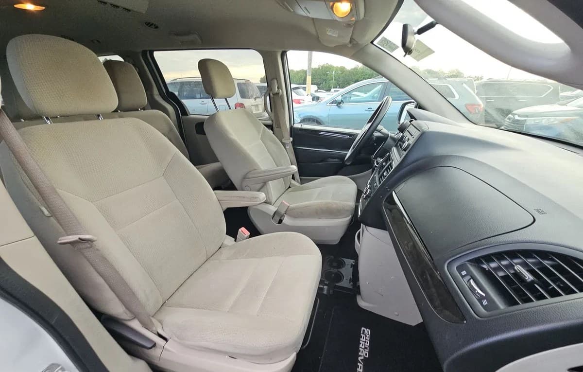 2017 DODGE GRAND CARAVAN SE 121.2" WB 5