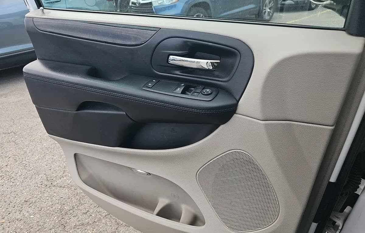 2017 DODGE GRAND CARAVAN SE 121.2" WB 6