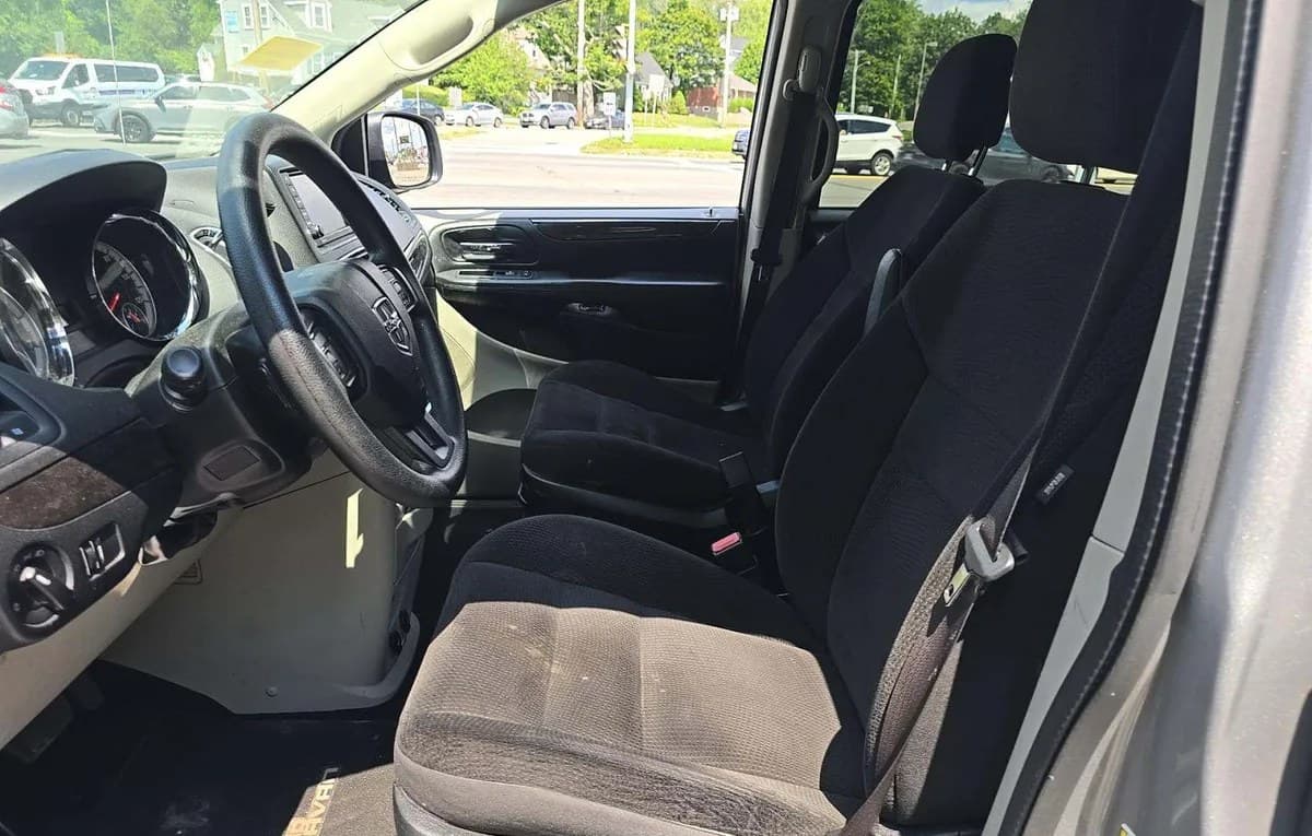 2017 DODGE GRAND CARAVAN SE 121.2" WB 4