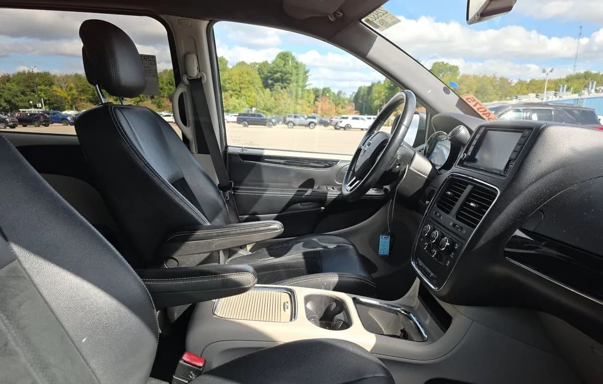 2017 DODGE GRAND CARAVAN SXT 121.2" WB 5