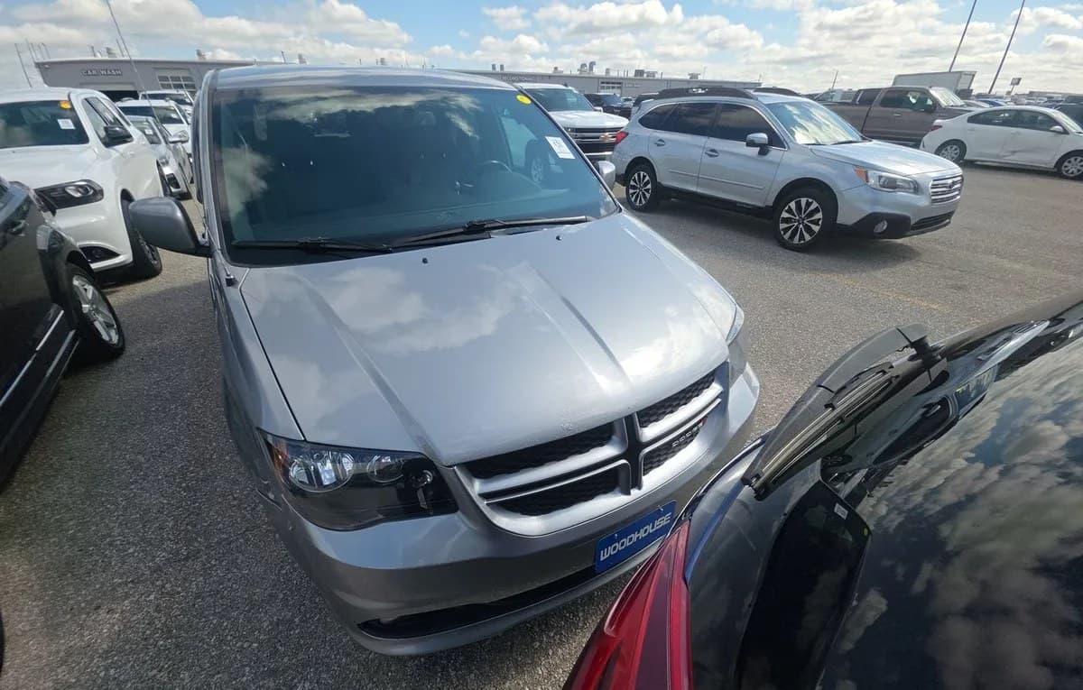 2017 DODGE GRAND CARAVAN GT 121.2" WB 3