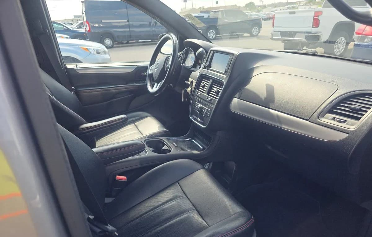 2017 DODGE GRAND CARAVAN GT 121.2" WB 5