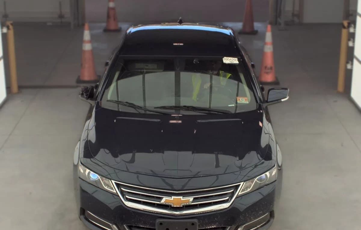 2017 CHEVROLET IMPALA LT 2