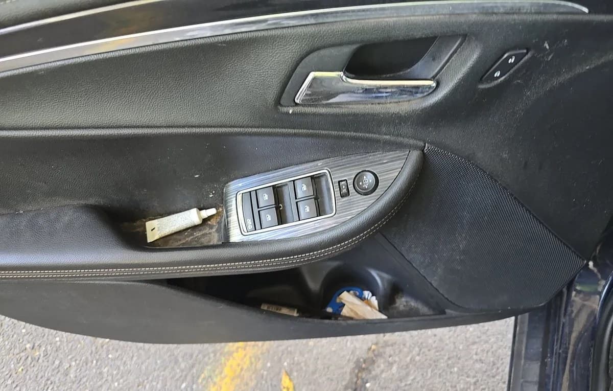 2017 CHEVROLET IMPALA LT 5