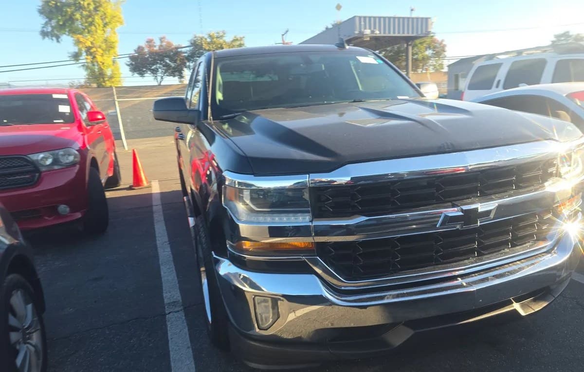 2019 CHEVROLET SILVERADO 1500 LD LT EXTENDED CAB MEDIUM BED 1LT 4