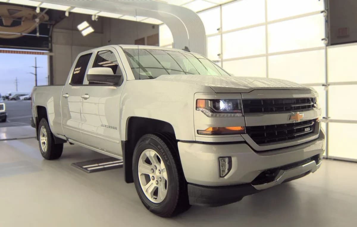 2019 CHEVROLET SILVERADO 1500 LD LT EXTENDED CAB MEDIUM BED 1LT 4