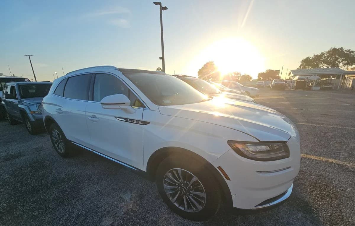 2021 LINCOLN NAUTILUS RESERVE 4