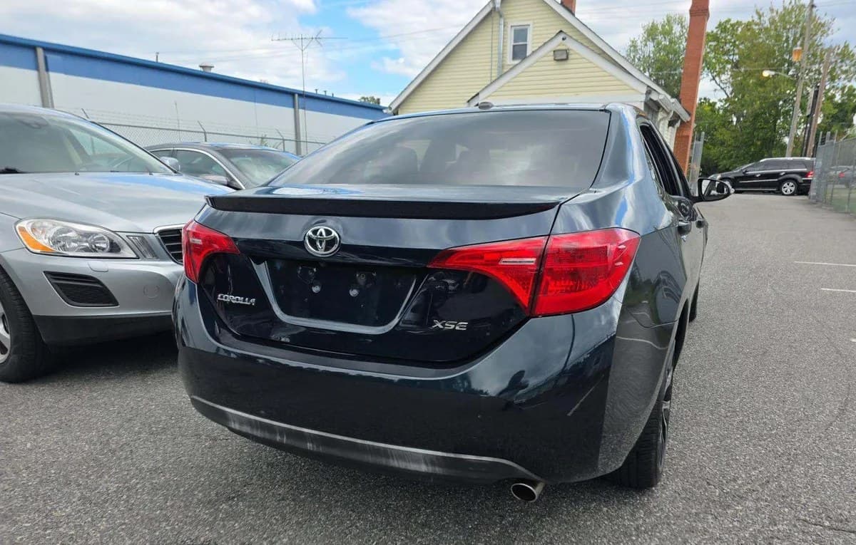 2017 TOYOTA COROLLA XSE 4