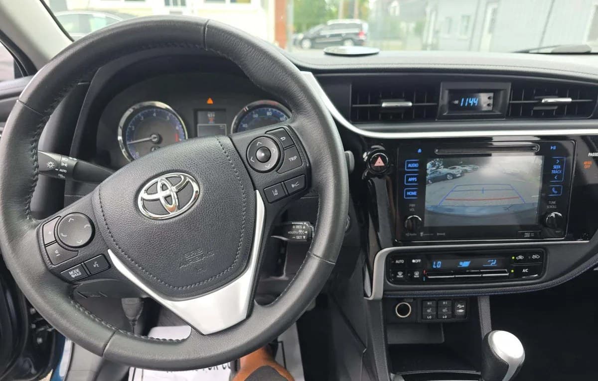 2017 TOYOTA COROLLA XSE 7