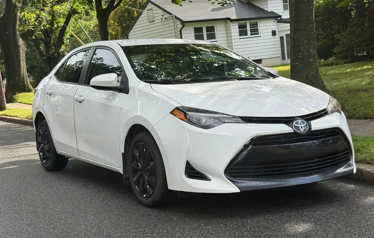 2017 TOYOTA COROLLA LE 4