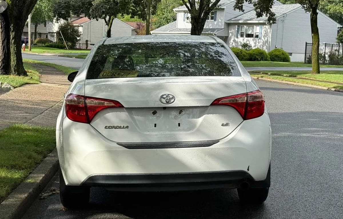 2017 TOYOTA COROLLA LE 5