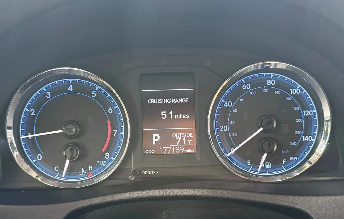 2017 TOYOTA COROLLA LE 6