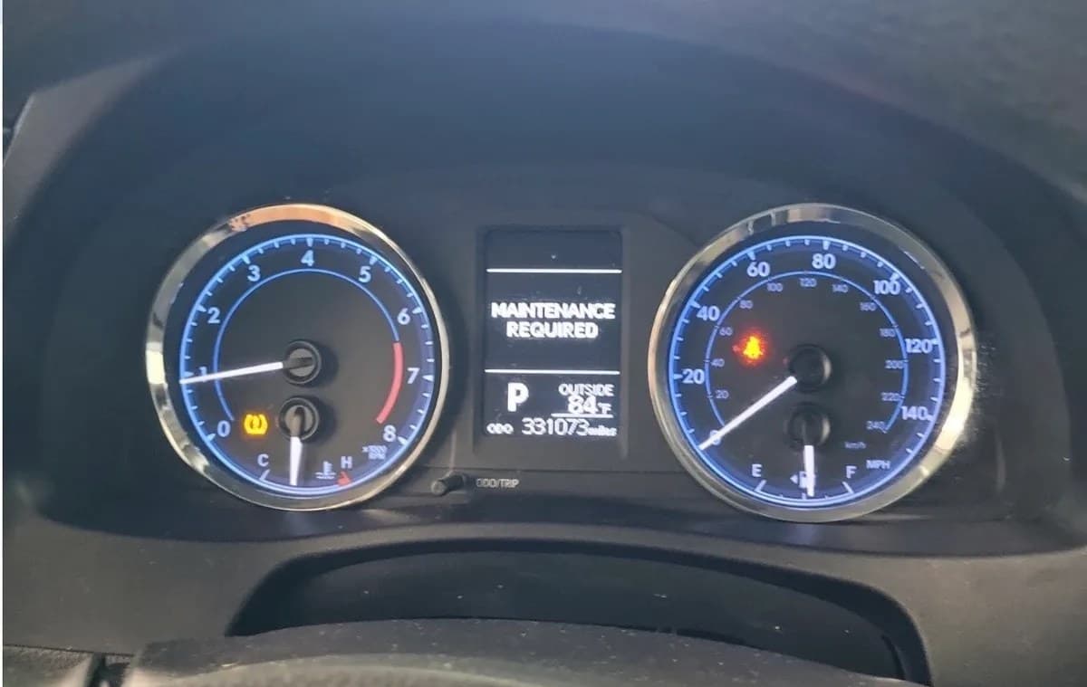 2017 TOYOTA COROLLA LE 4