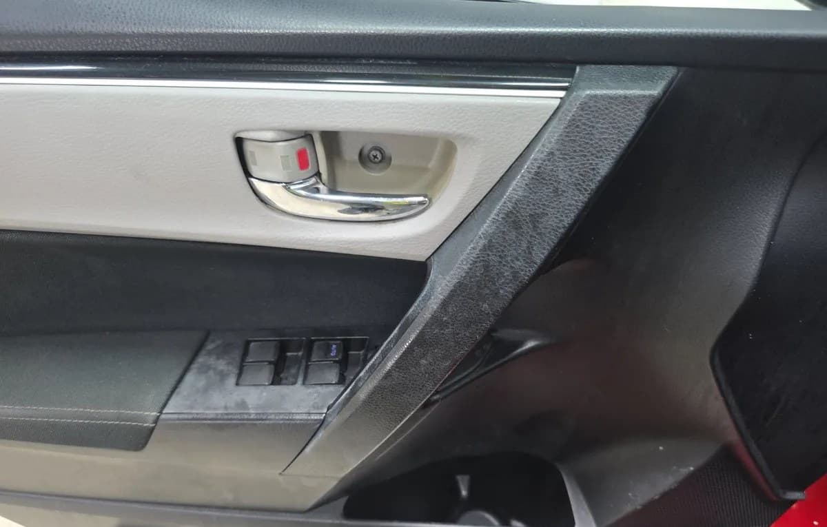 2018 TOYOTA COROLLA LE SEDAN 6