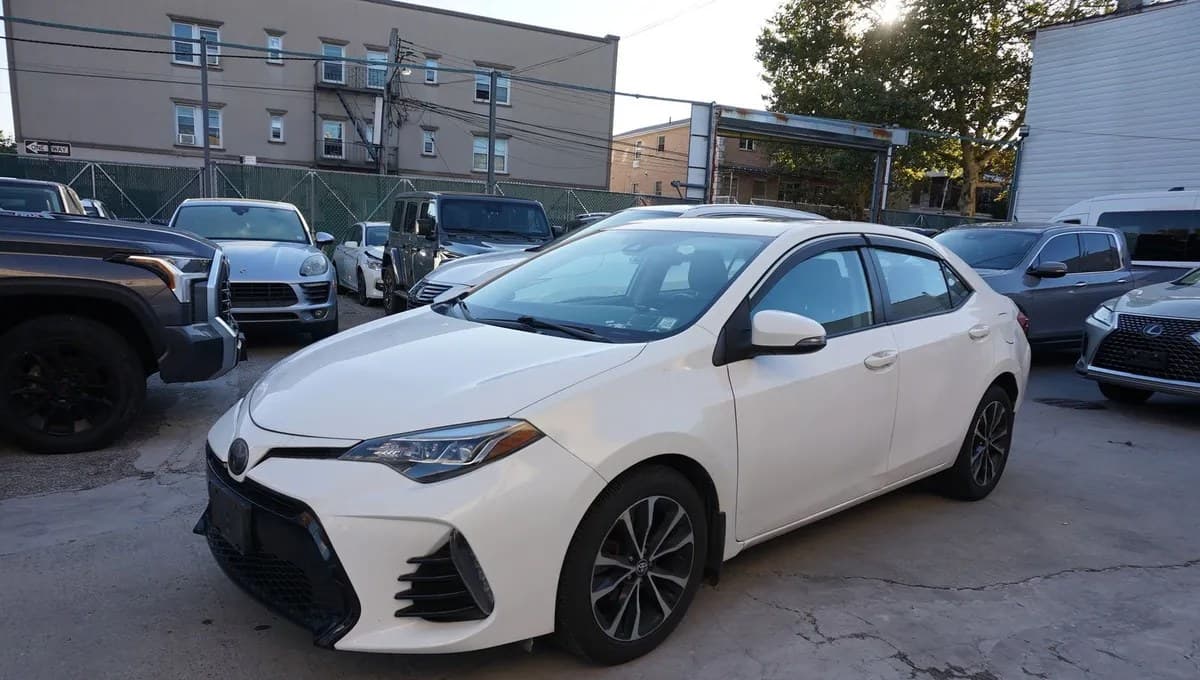 2017 TOYOTA COROLLA SE 2