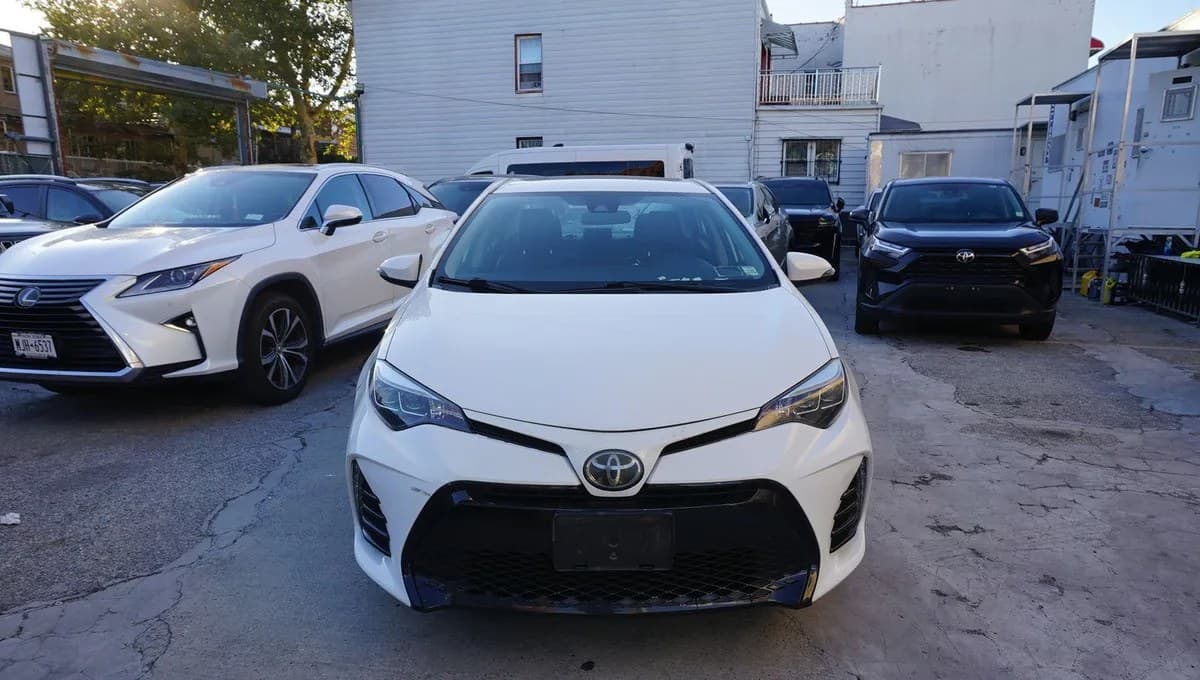 2017 TOYOTA COROLLA SE 3
