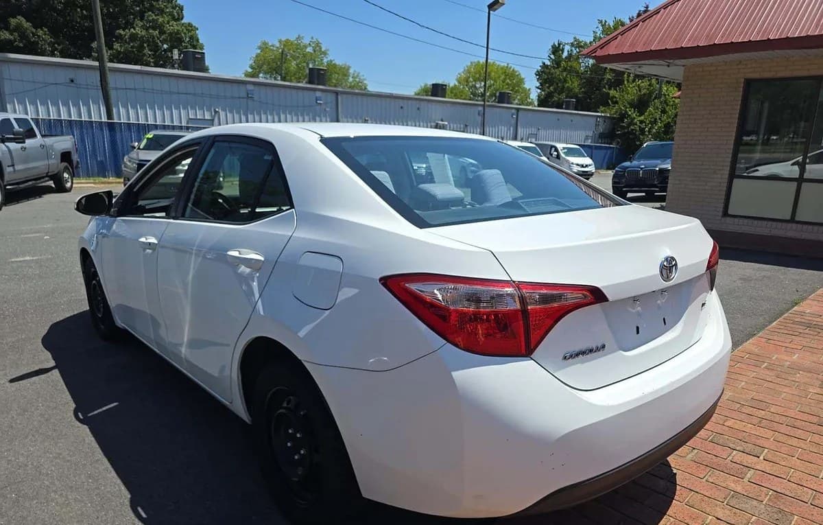 2017 TOYOTA COROLLA LE 3