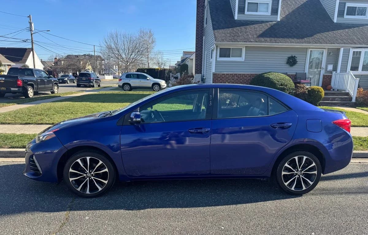 2017 TOYOTA COROLLA SE 4