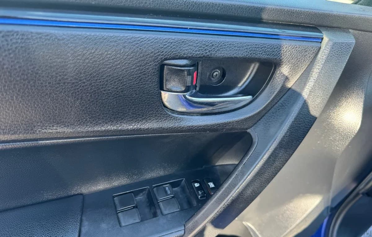 2017 TOYOTA COROLLA SE 7