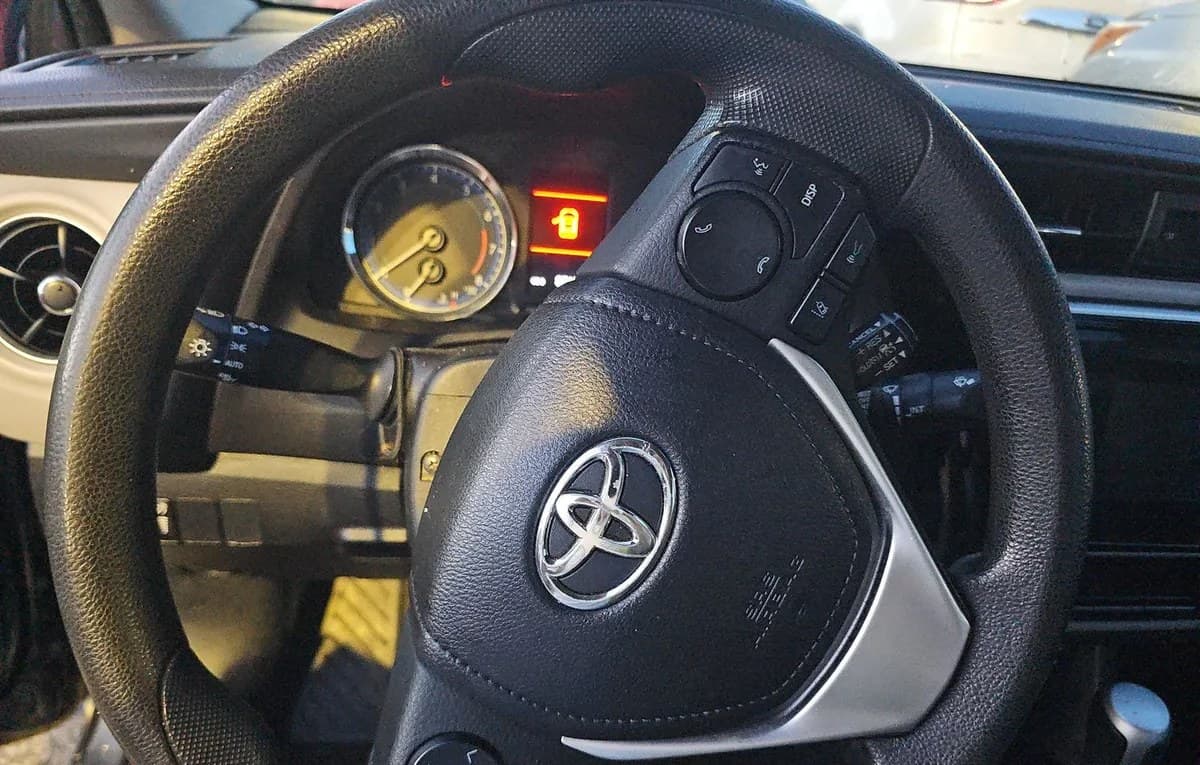 2017 TOYOTA COROLLA LE 7